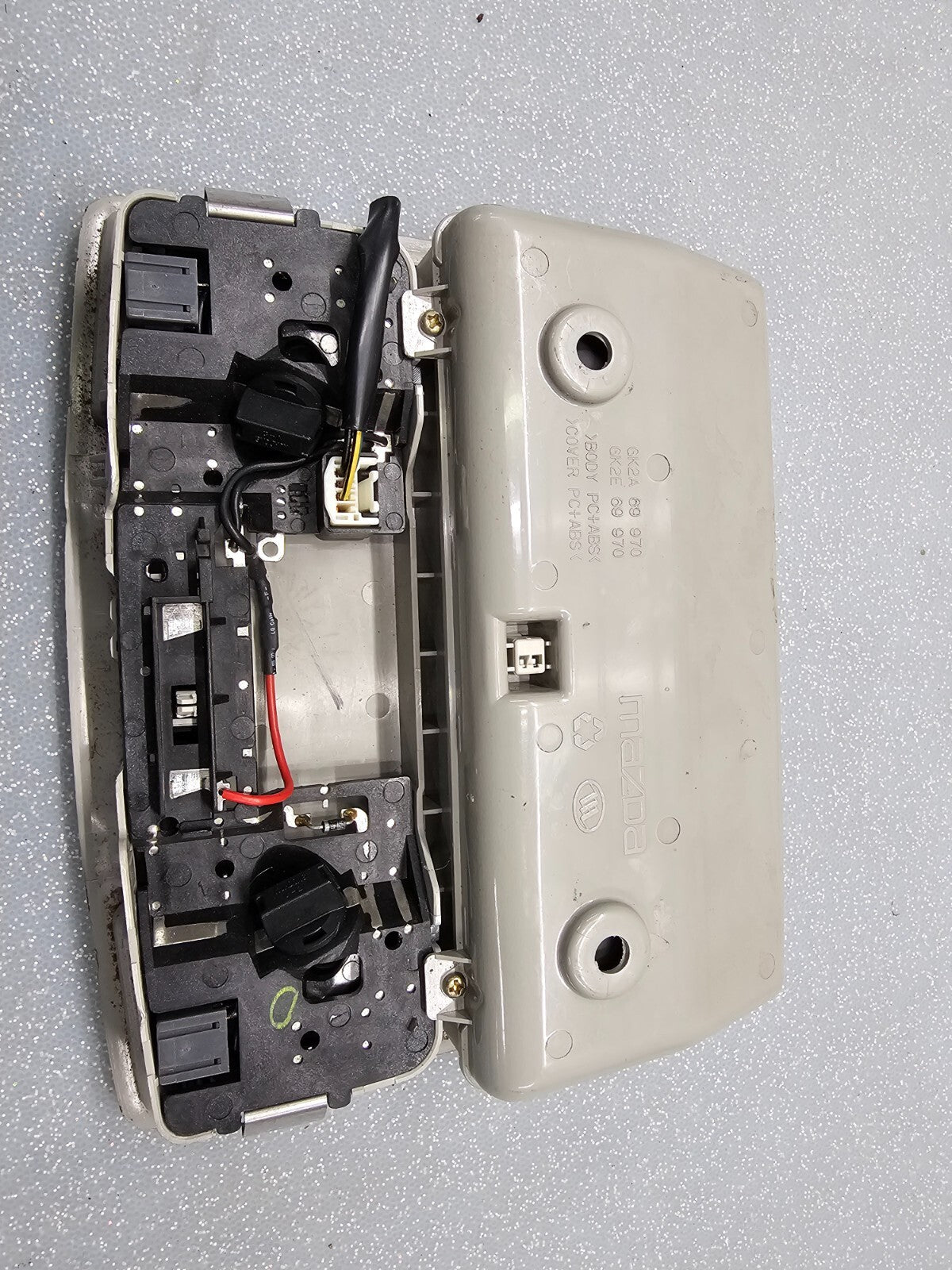 🔥2003-2008 MAZDA 6 OVERHEAD MAP DOME LIGHT VANITY COURTESEY LIGHT GREY OEM