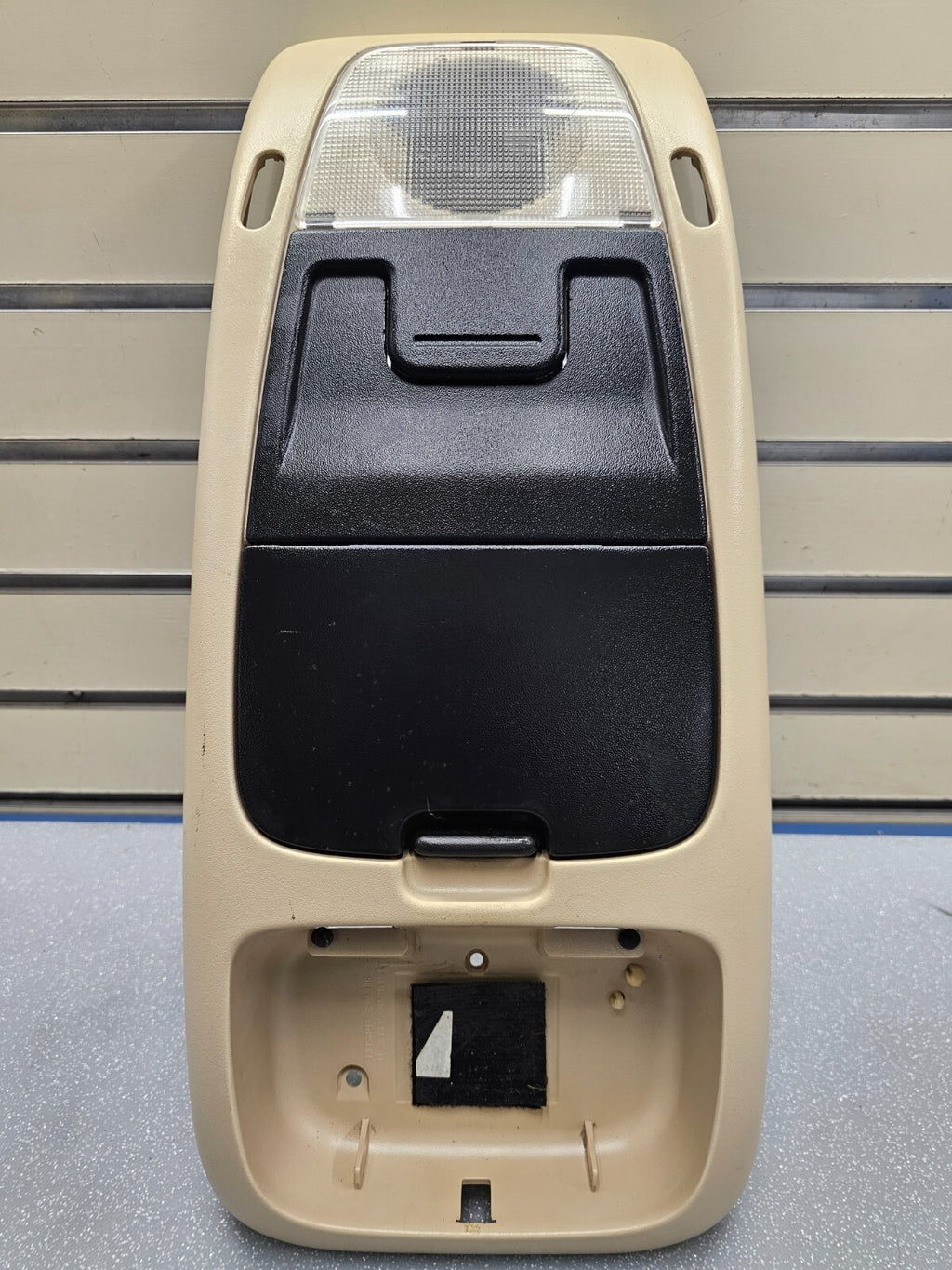 02-05 Explorer Mountaineer Overhead Console Dome Map Light Storage Assembly Tan