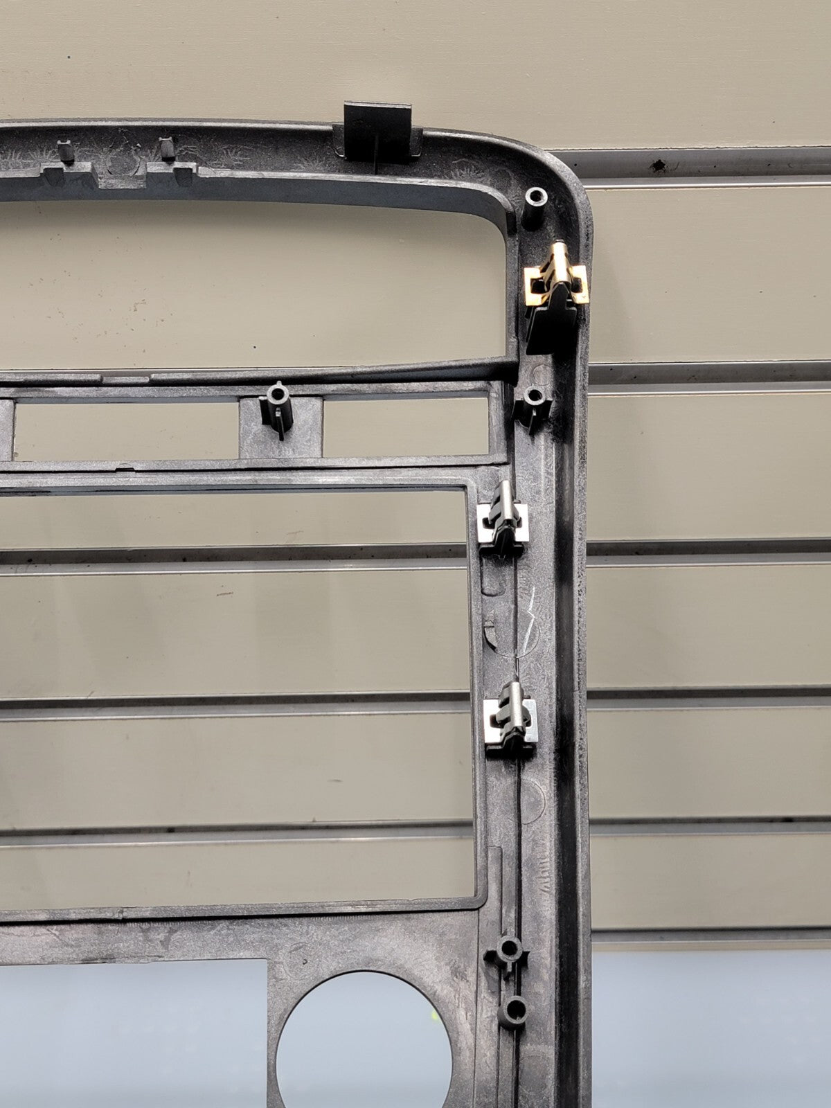 07-09 Chevrolet Equinox Center Dash Radio Climate Bezel Surround Trim silver