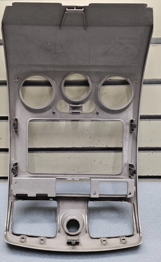 🔥04-12 COLORADO CANYON CENTER DASH AM FM RADIO STEREO DISPLAY BEZEL PANEL TAN