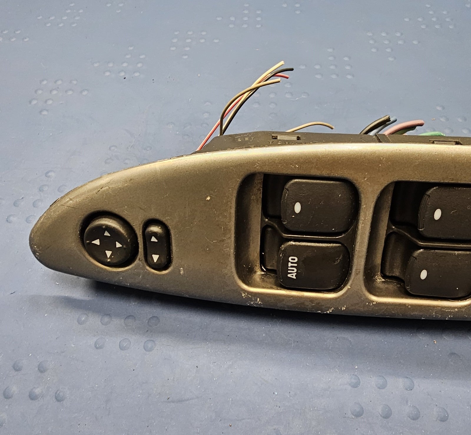 04-07 MALIBU LEFT DRIVER MASTER POWER WINDOW DOOR CONTROL SWITCH ASSEMBLY SILVER