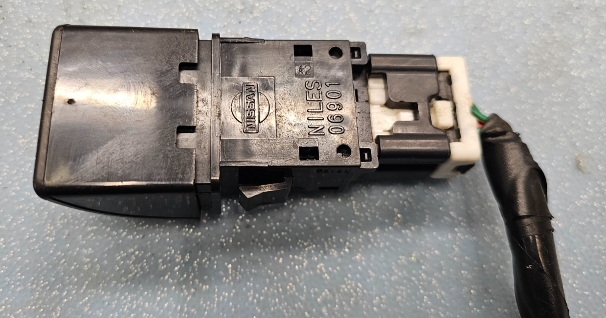 🔥02-04 Nissan Xterra Frontier hazard emergency light switch Niles