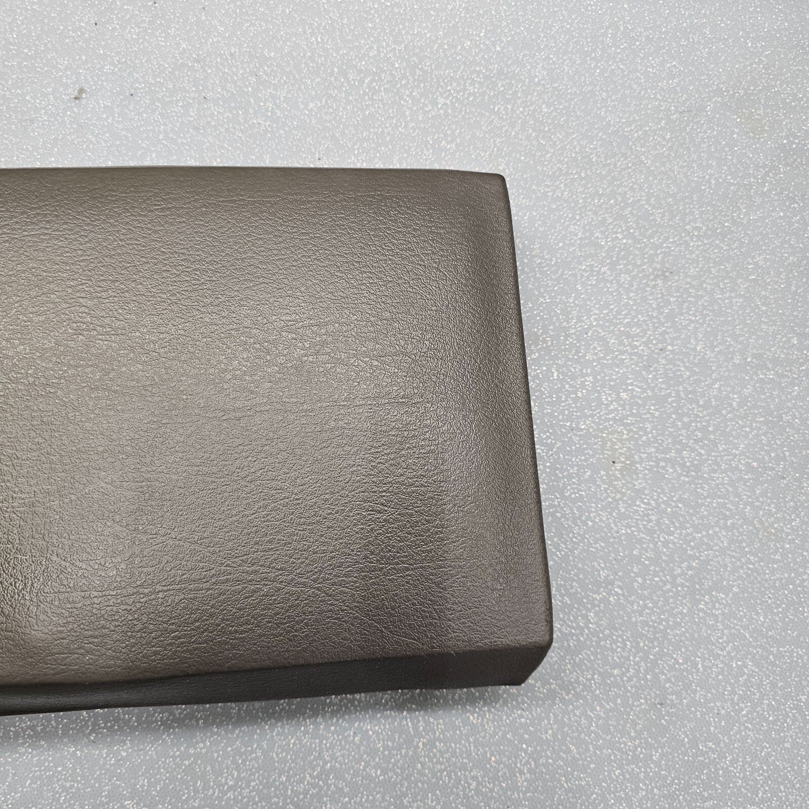 02-05 EXPLORER Mountaineer Center Console Lid Armrest Top Cover Assembly DK TAN