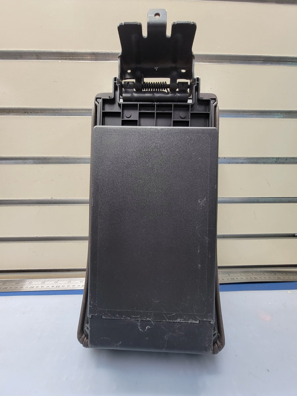 🔥08-12 Chevy Malibu FRONT CONSOLE LID ARMREST ASSEMBLY SLIDING STORAGE BLACK