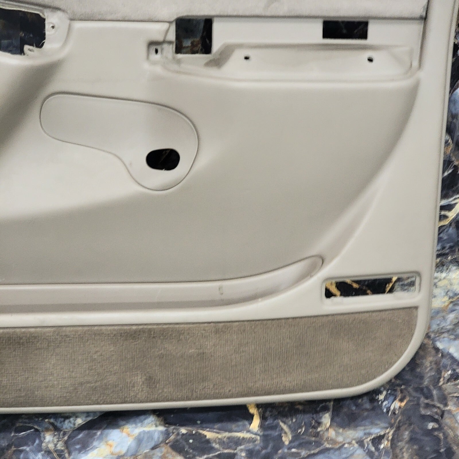 🔥2003-2006 Silverado SIERRA Door Panel Front RIGHT Passenger No Arm TAN 00_D D5