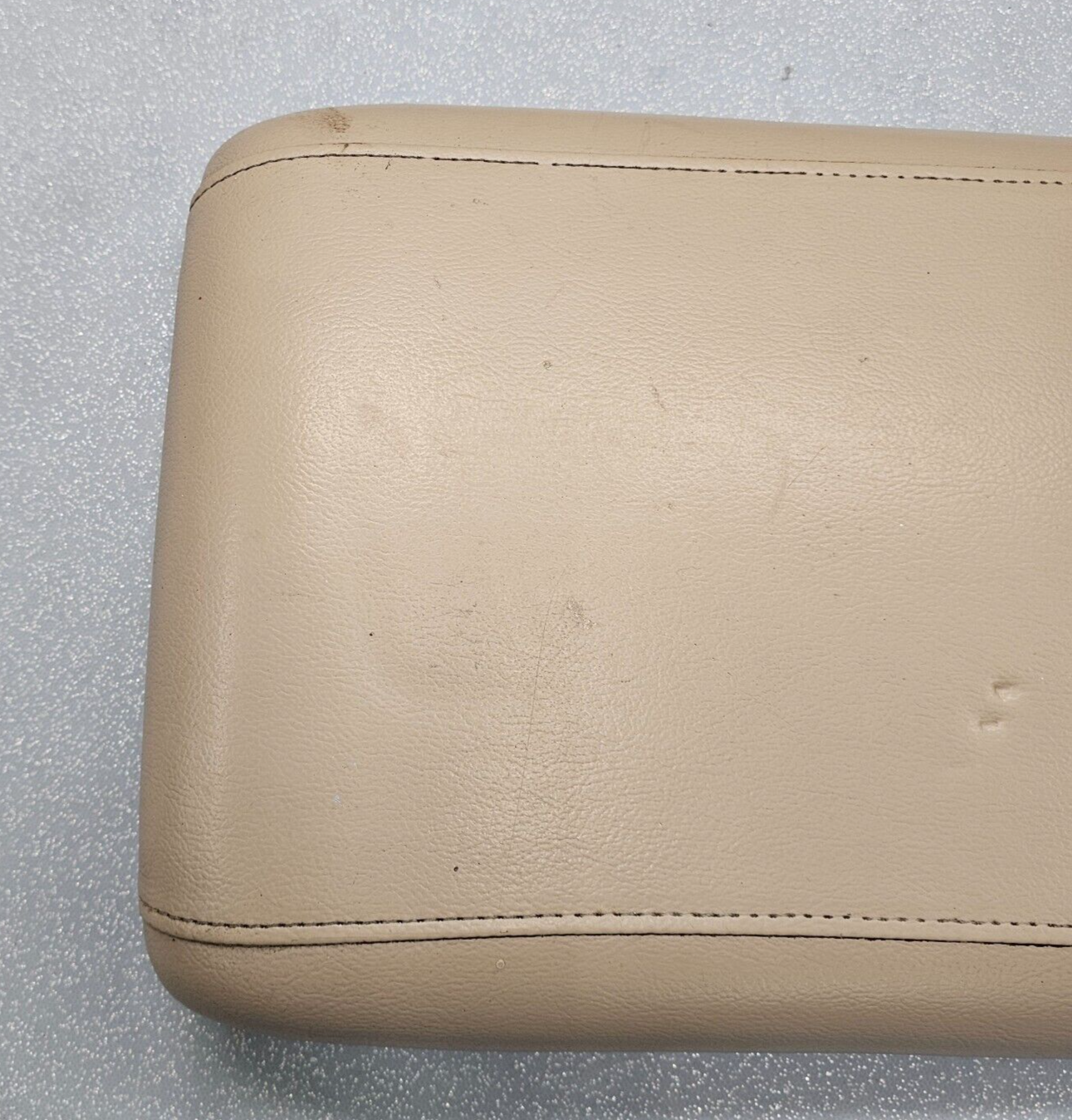03-06 EXPEDITION Center Console Arm Rest Storage Cover Top Pad Lid Assembly Tan