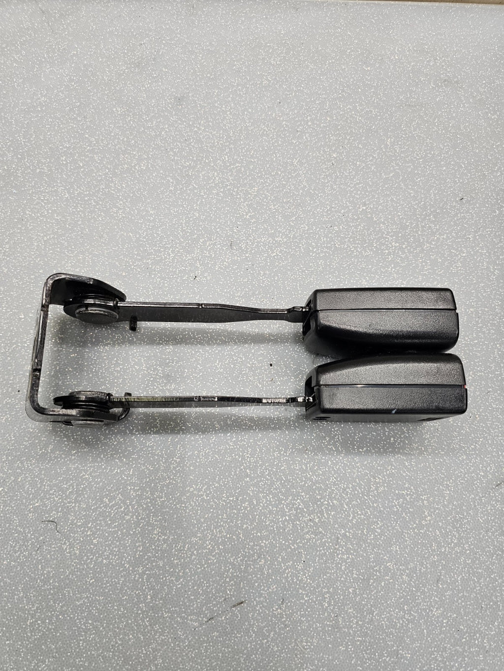 07-13 Chevrolet Silverado Sierra Extended Cab Rear Double Seat Belt buckle Latch