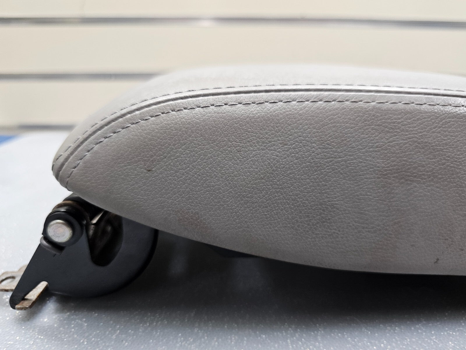🔥07-11 TOYOTA CAMRY CENTER CONSOLE LID ARM REST COVER TOP PAD ASSEMBLY GRAY OEM