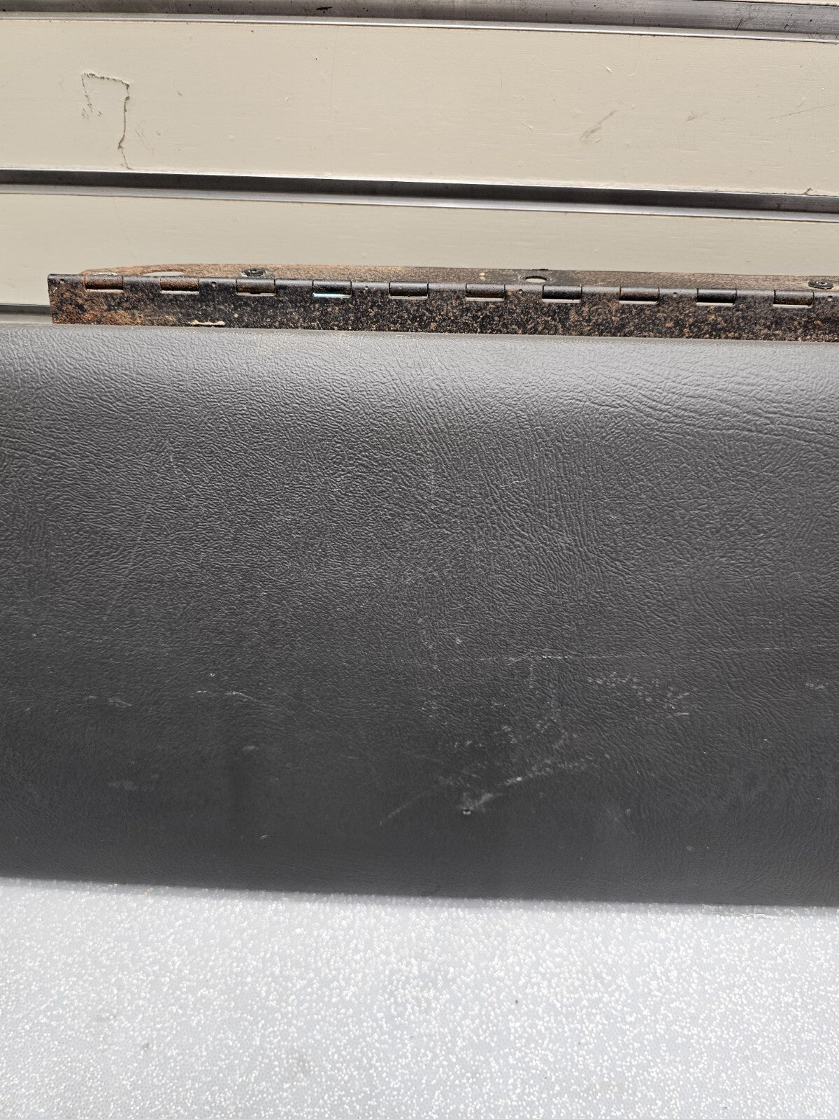99-06 SILVERADO SIERRA Dash GLOVE BOX Storage Compartment Assembly DARK GRAY G3