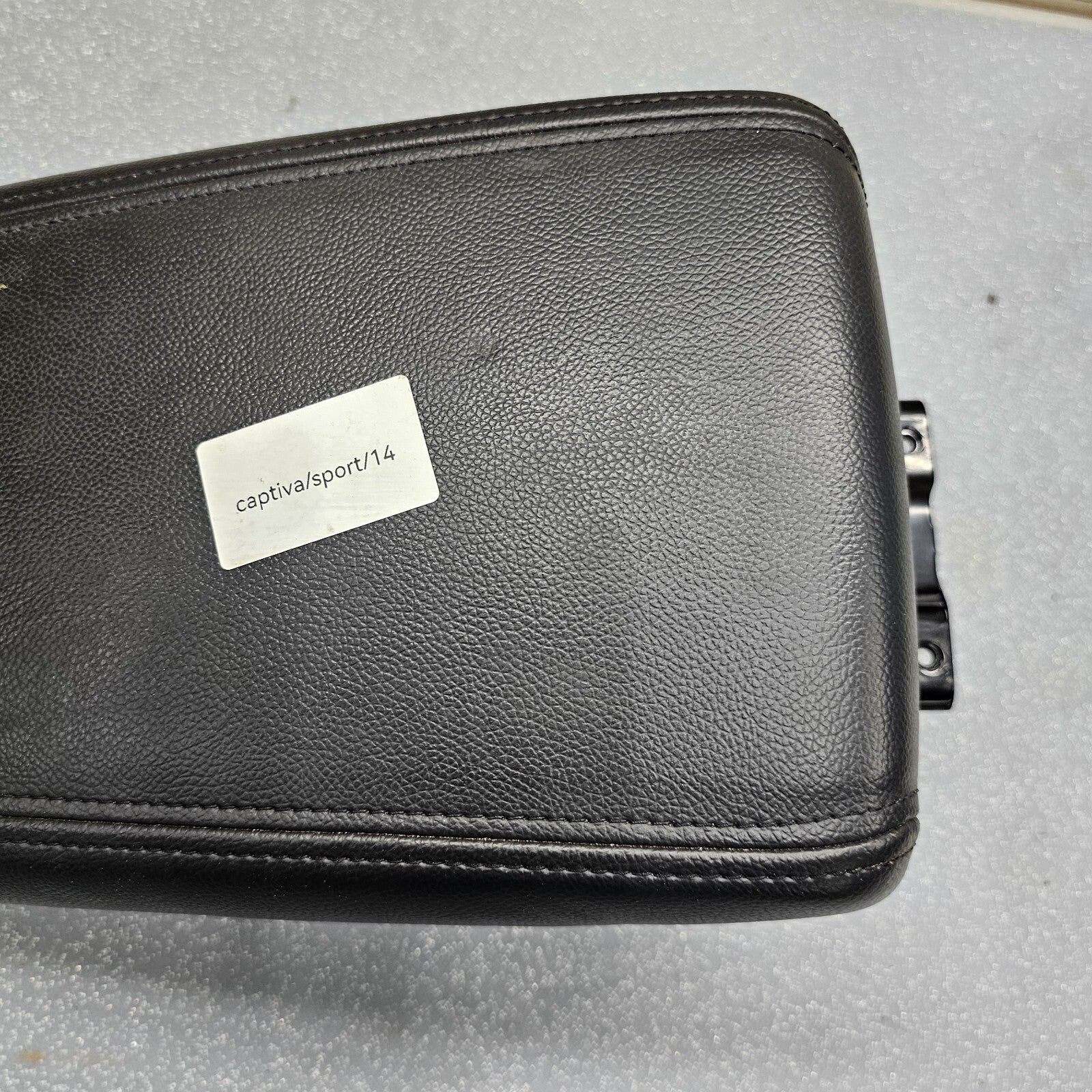 12-15 Chevy Captiva Sport Center Console Lid Armrest Leather Cover Top Pad Black