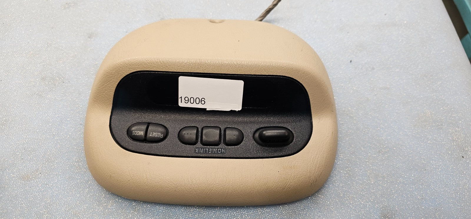 00-05 Monte Carlo Impala Overhead Console DIGITAL DISPLAY Homelink Assembly Tan