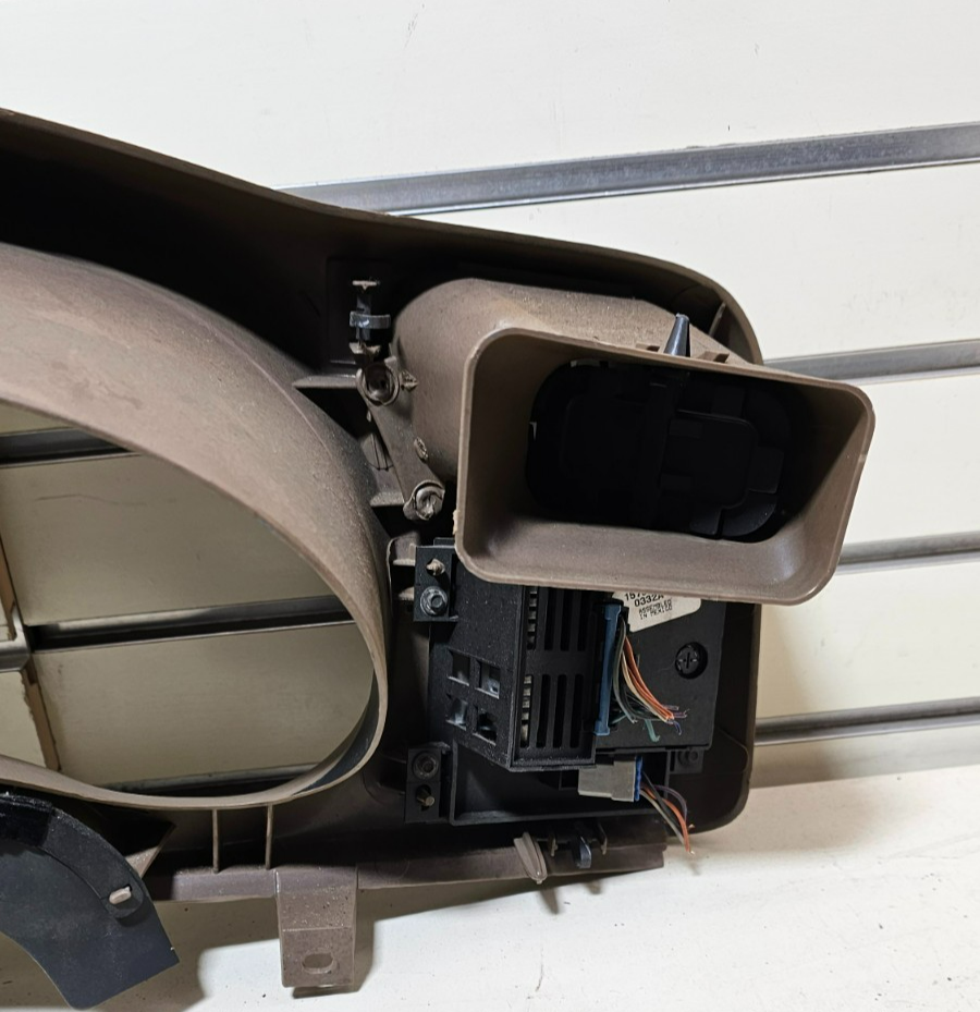 98-04 BLAZER S10 JIMMY SONOMA Cluster Dash Radio Bezel Tan