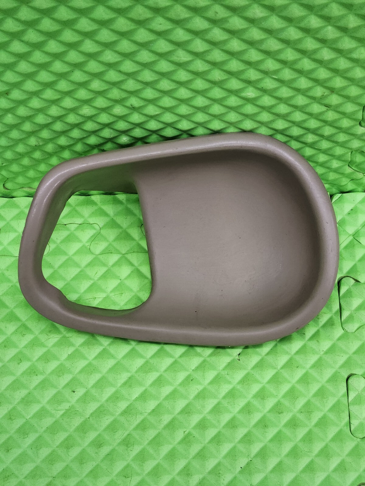 🔥1994-2004 Ford Mustang AGW PASSENGER DOOR RIGHT HANDLE CUP BEZEL TAN