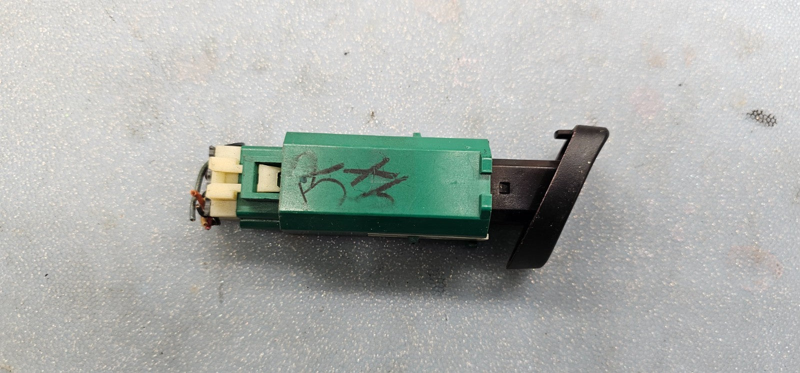 🔥00-05 Impala Monte Carlo Hazard Switch Flasher Warning Emergency Light Button