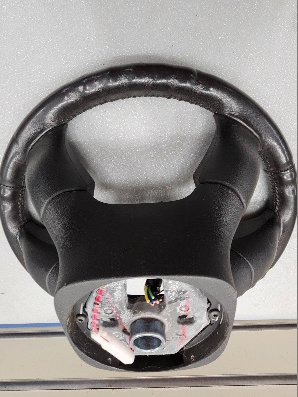 02-09 Trailblazer Envoy03-06 SILVERADO SIERRA YUKON STEERING WHEEL LEATHER BLACK