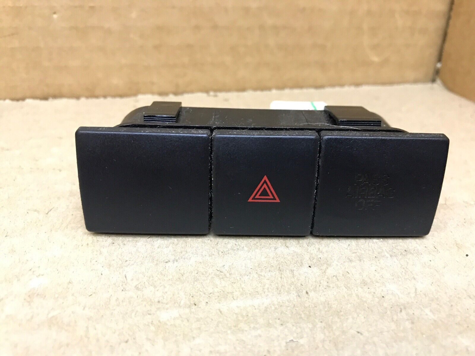 06-09FORD FUSION MERCURY MILAN CENTER DASH HAZARD BUTTON SWITCH PASS RADIO BEZEL