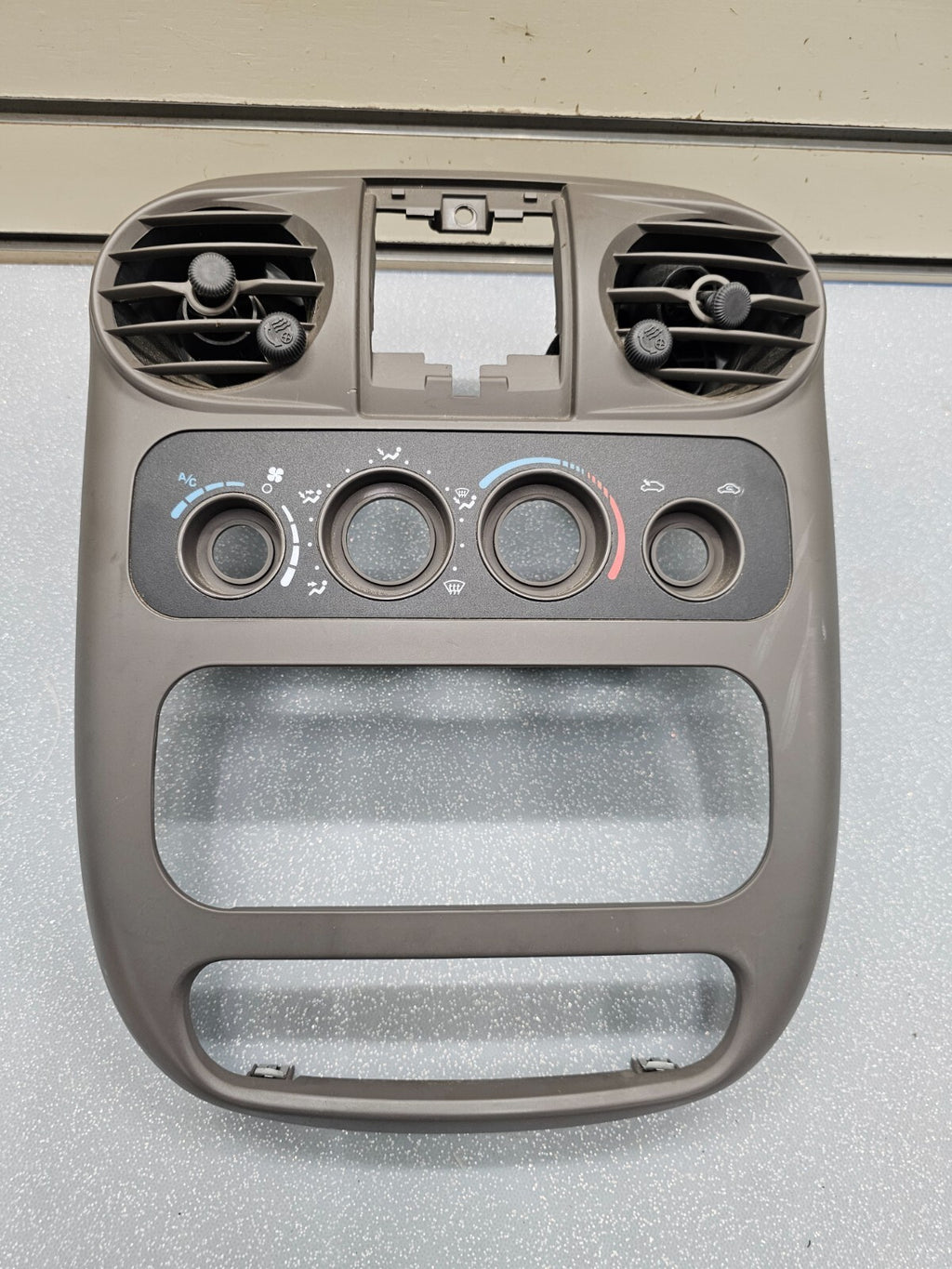 🔥01-05 Chrysler PT CRUISER Dash Radio Bezel Climate Trim Panel TAN B17