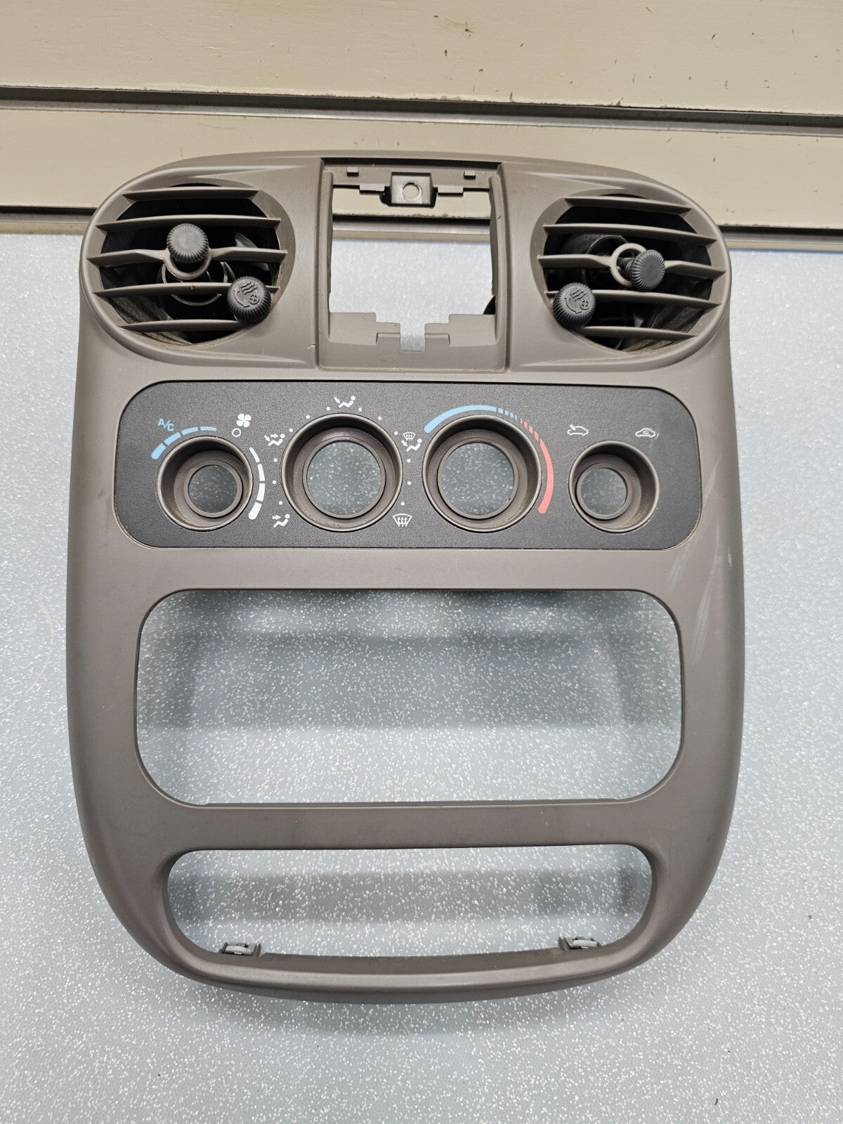 🔥01-05 Chrysler PT CRUISER Dash Radio Bezel Climate Trim Panel TAN B17