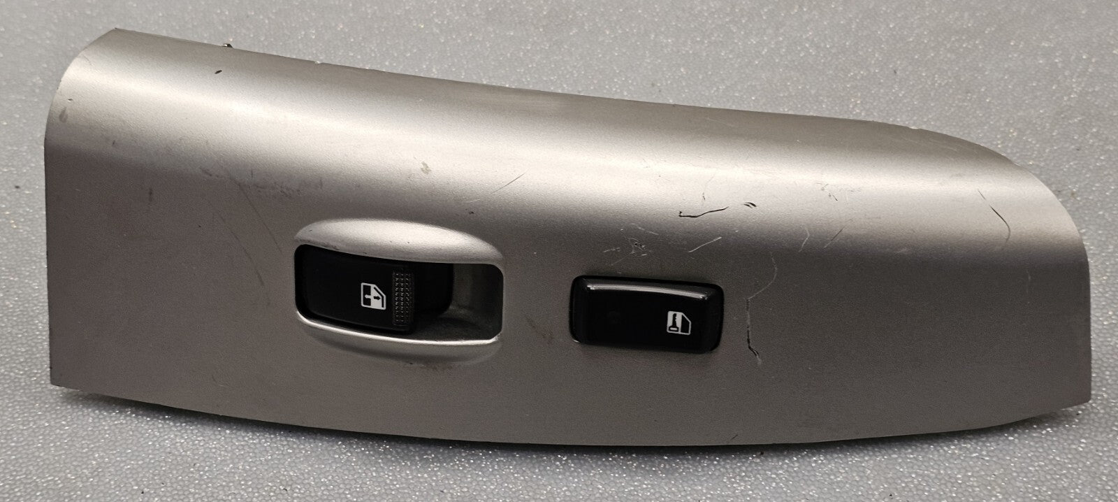 🔥05-10 Kia Sportage Front Right Passenger Window Control Switch Bezel Silver