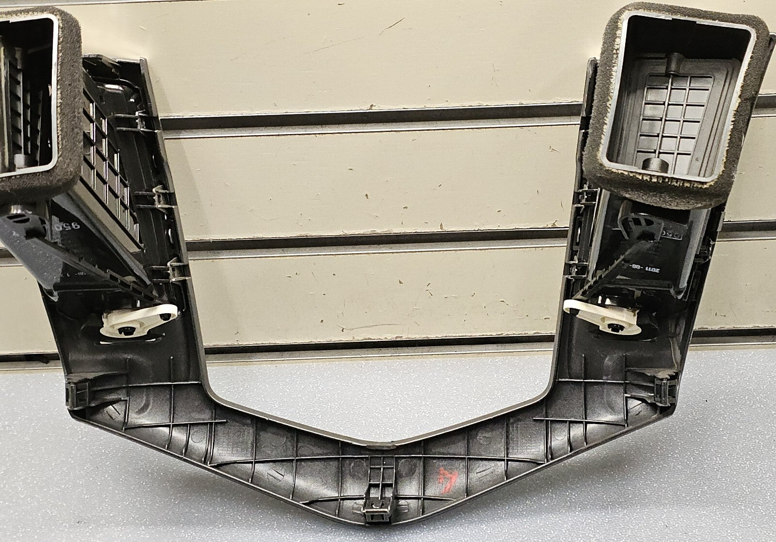 🔥11-14 Chevrolet Cruze Radio Bezel Center Vents Silver OEM