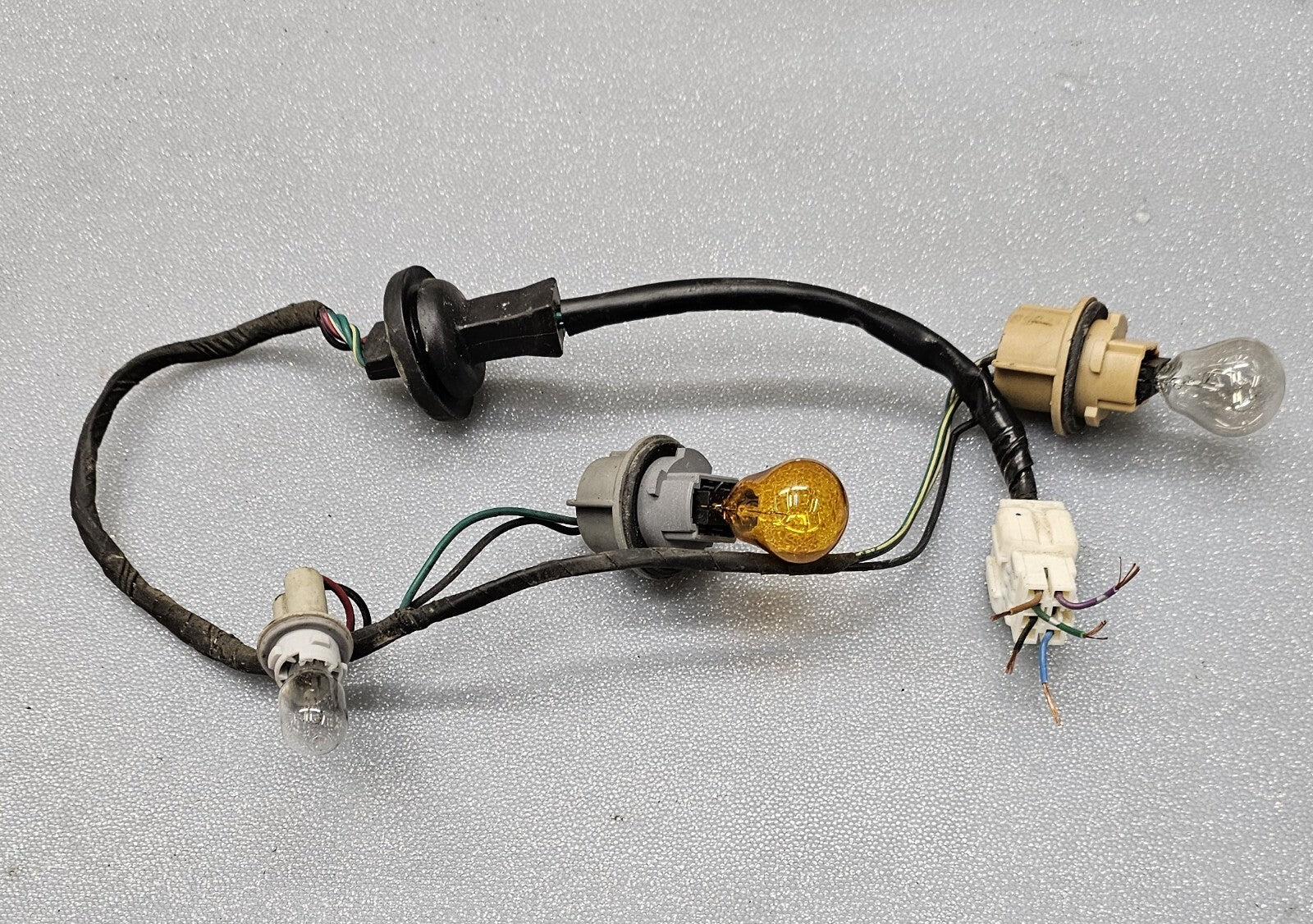 🔥2005-2012 NISSAN PATHFINDER TAIL LIGHT BULB SOCKET HARNESS OEM