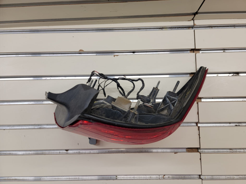 🔥2005-2007 Ford Five Hundred Passenger Side right Tail Light tailight