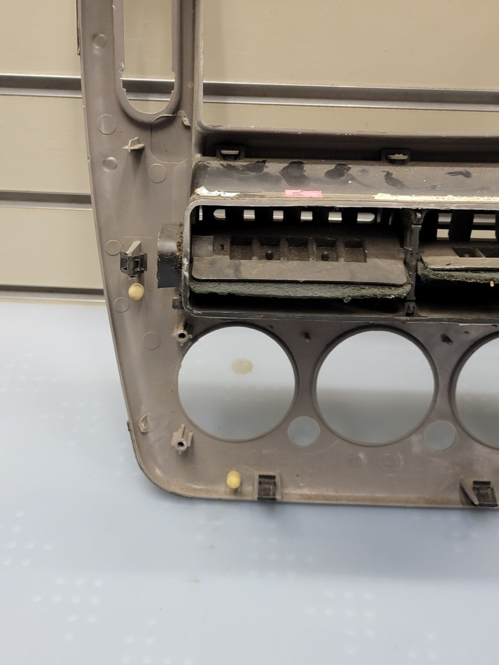 02-05 FORD EXPLORER RADIO AUDIO CLIMATE TEMPERATURE CONTROL BEZEL TRIM silver