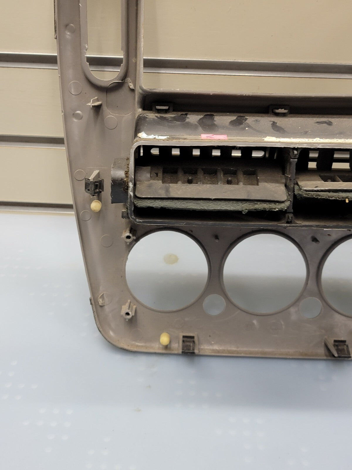 02-05 FORD EXPLORER RADIO AUDIO CLIMATE TEMPERATURE CONTROL BEZEL TRIM silver