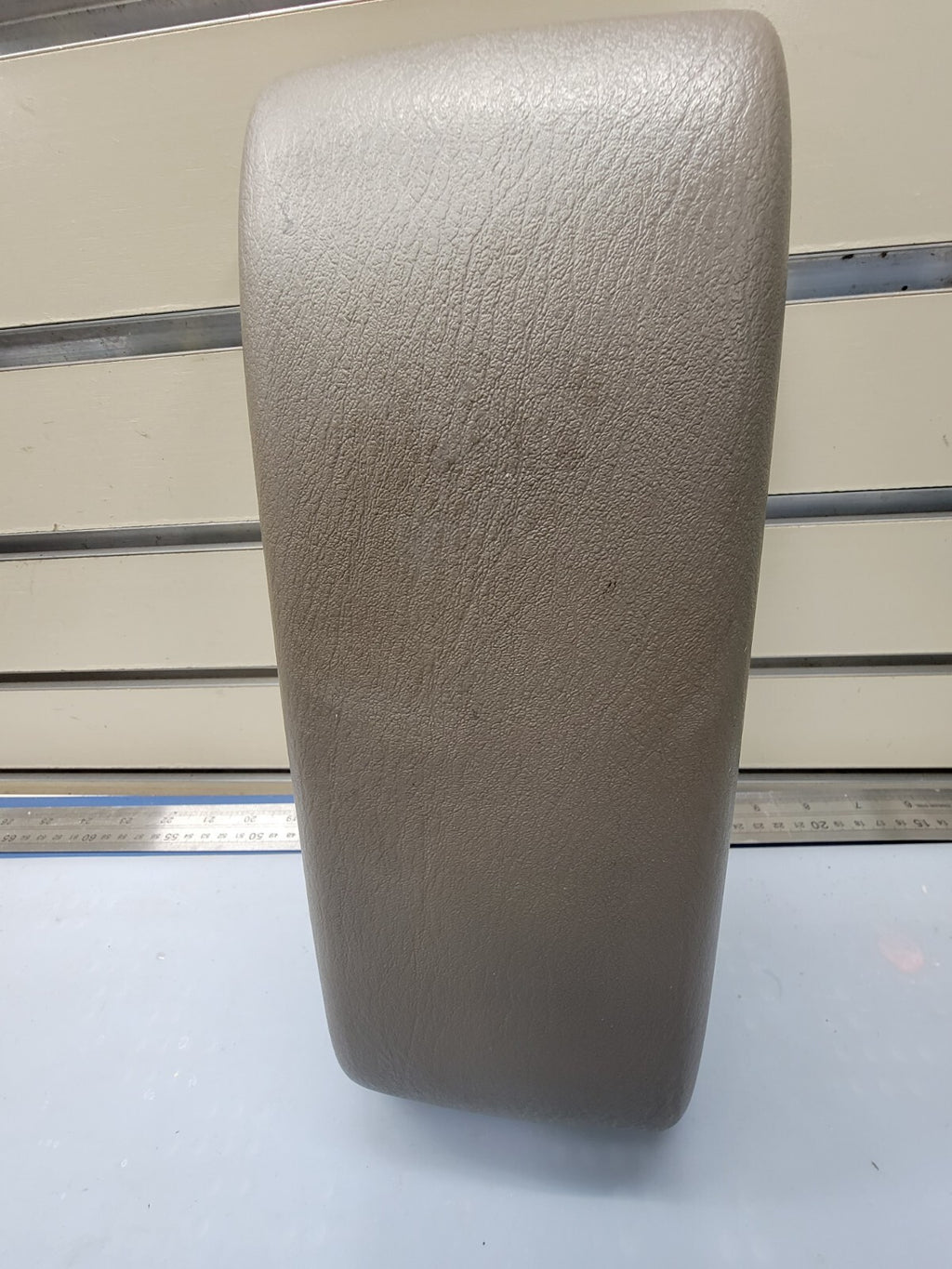 🔥01-05 SEBRING STRATUS Center Console Lid Armrest Storage Top Assembly DK TAN