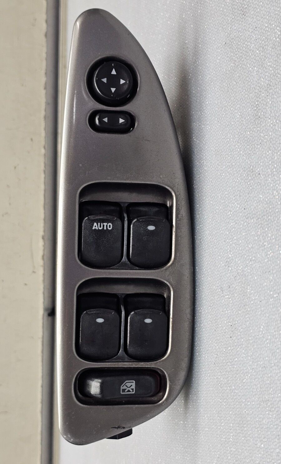 04-07 MALIBU LEFT DRIVER MASTER POWER WINDOW DOOR CONTROL SWITCH ASSEMBLY SILVER
