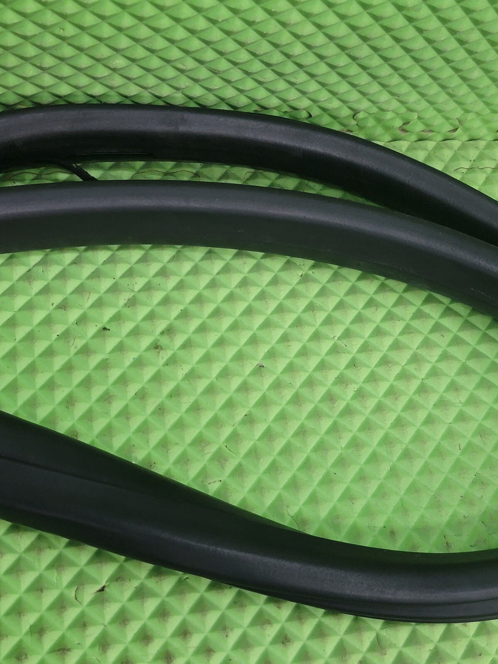 🔥07-14 Chevrolet Tahoe Rear Front Right Passenger Door Weatherstrip Seal Black