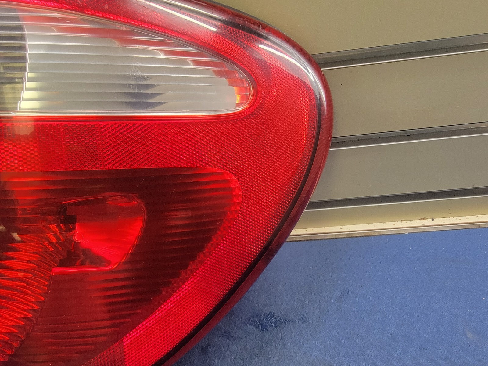 🔥04-07 chrysler Town Country Dodge Grand Caravan Passenger Taillight Assembly