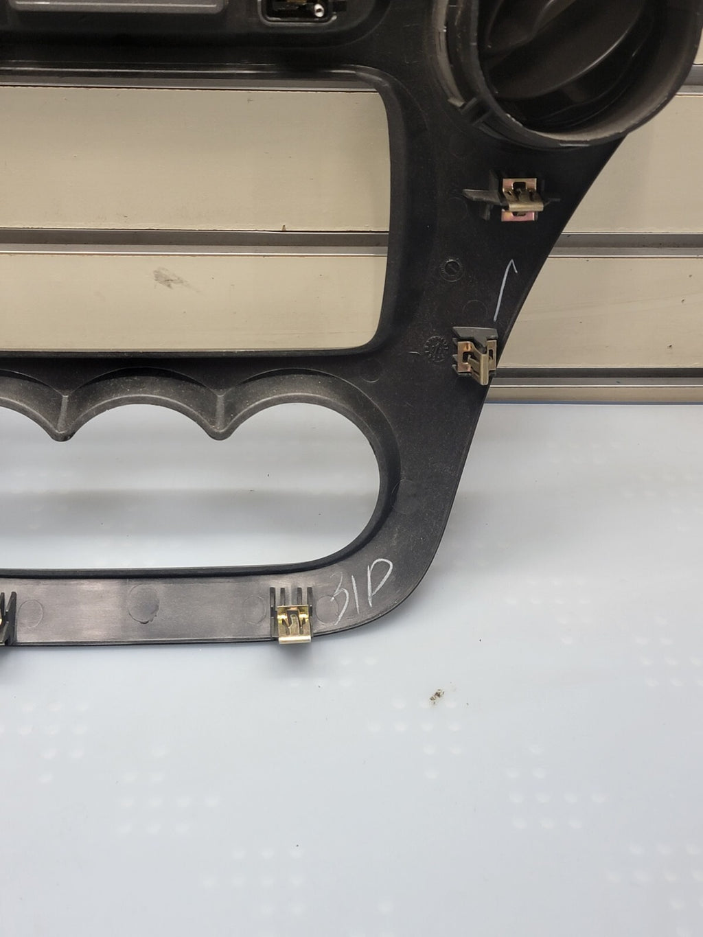 🔥2003-2007 Saturn Ion Radio AC Climate Control Bezel Assembly Vents silver