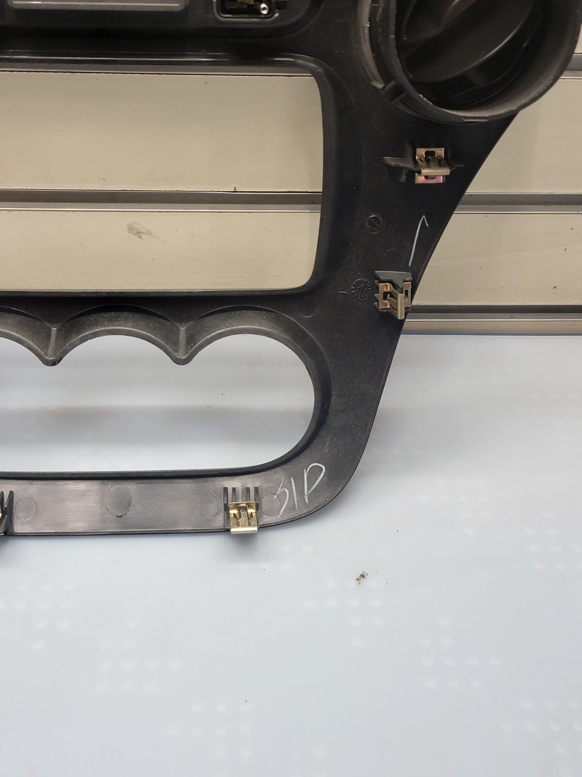 🔥2003-2007 Saturn Ion Radio AC Climate Control Bezel Assembly Vents silver