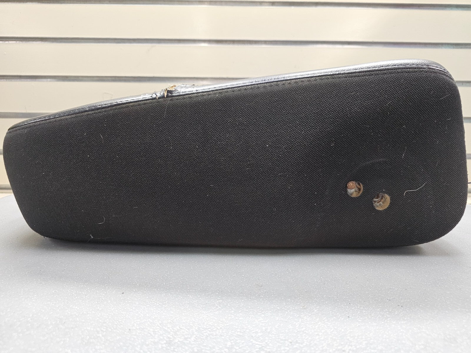 07-13 SILVERADO SIERRA Center Console JUMP SEAT ARM REST Leather/Cloth Black JS5