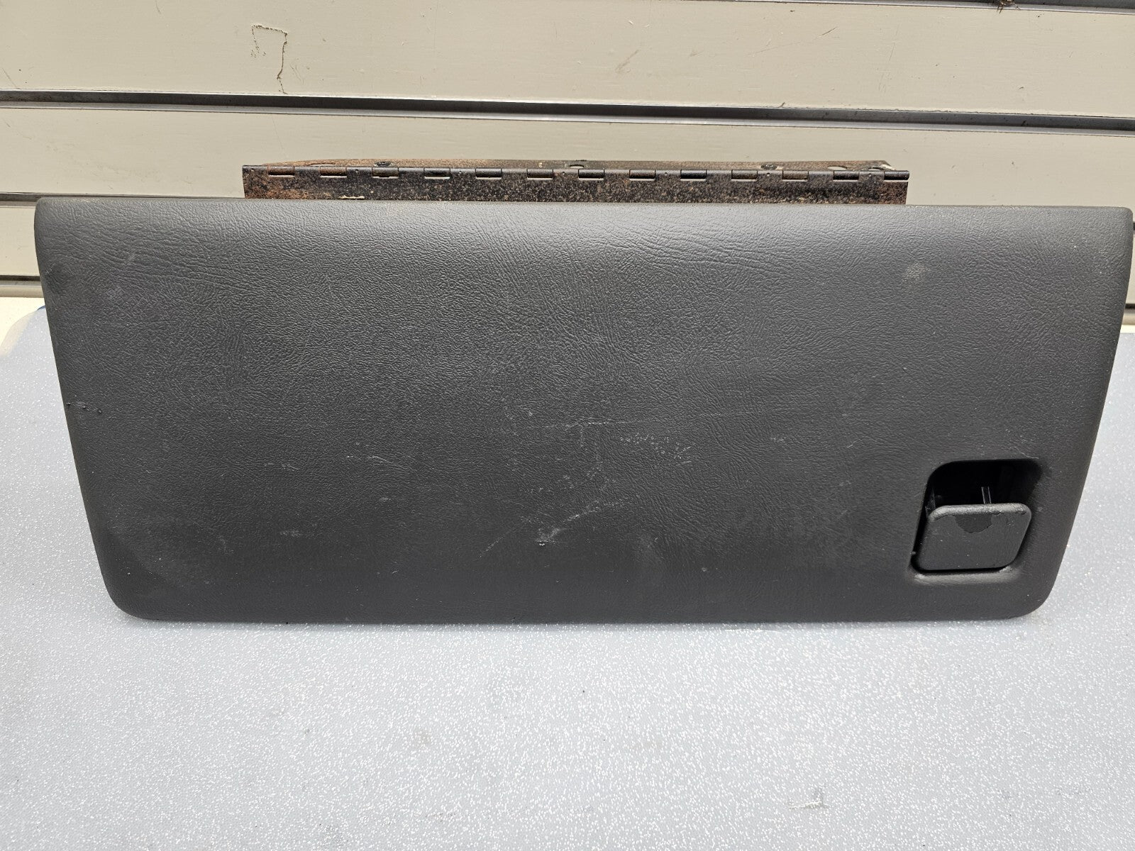 99-06 SILVERADO SIERRA Dash GLOVE BOX Storage Compartment Assembly DARK GRAY G3