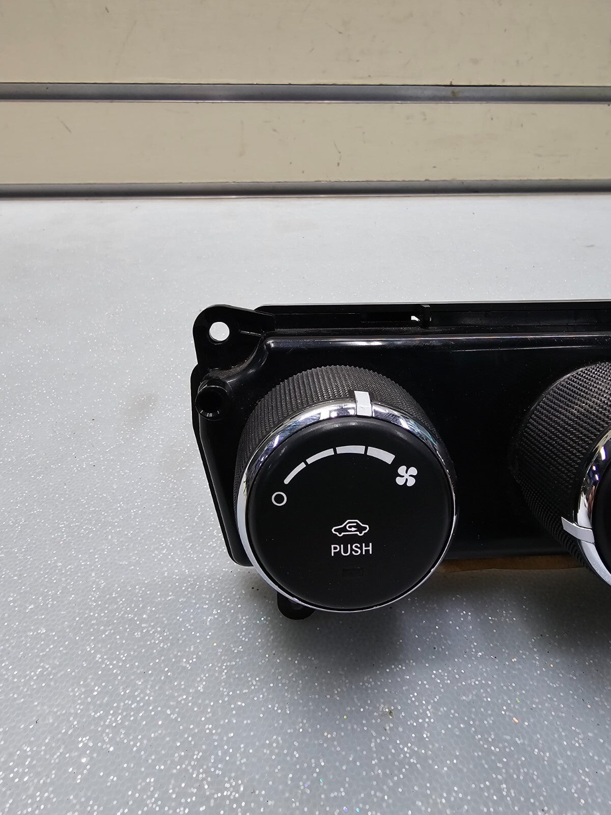 07-12Dodge Compass Chrysler AC Heater Temperature ClimateControl Module Panel/DC