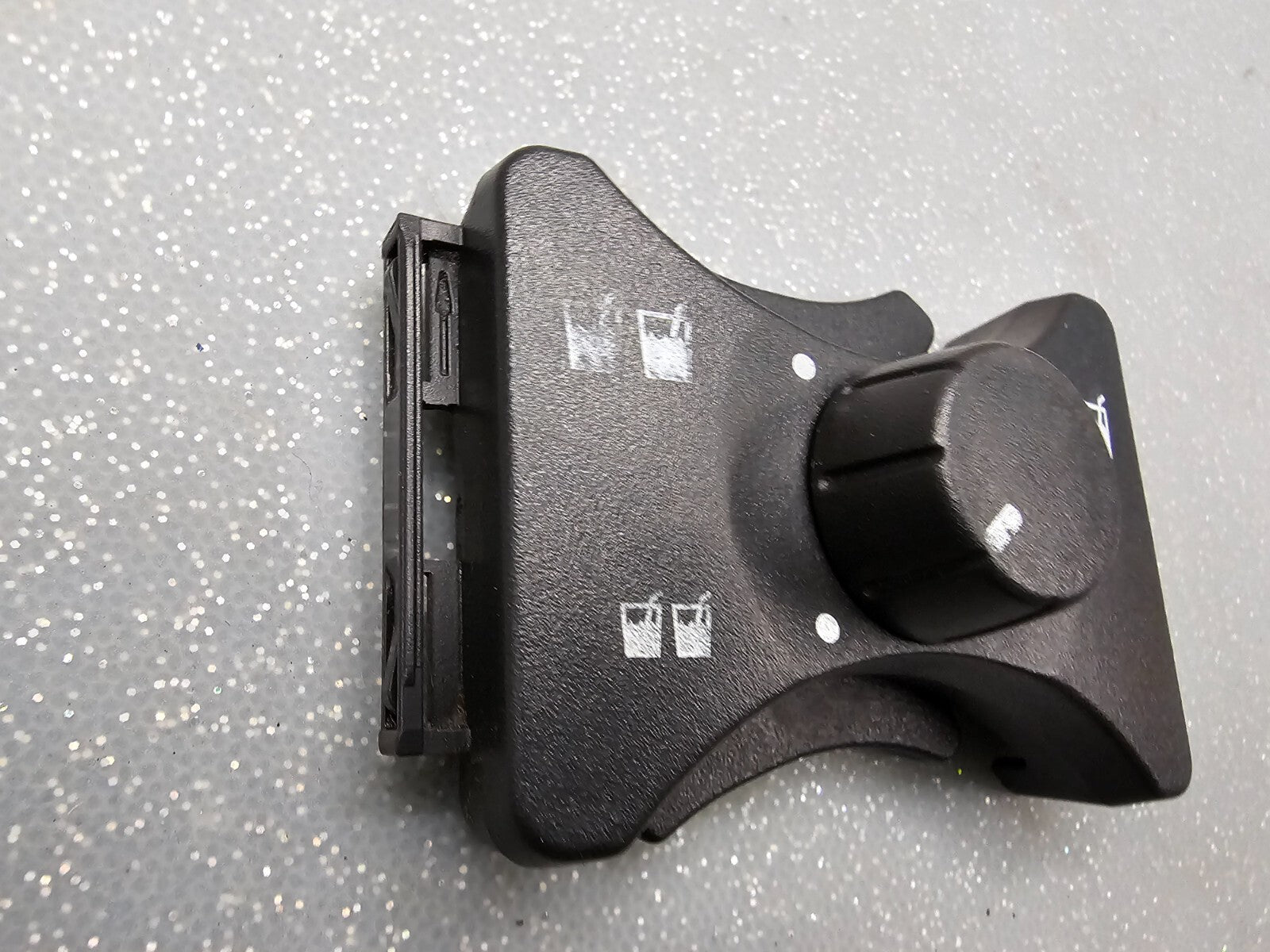 07-12 Nissan Sentra Console Cupholder Drink Holder Insert Divider Trim Assembly
