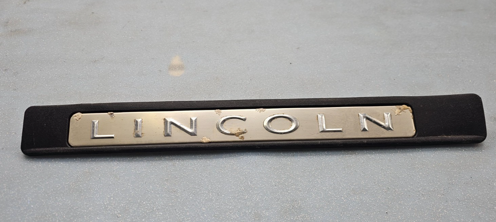 🔥2003-2011 Lincoln Town Car OEM Genuine Interior Trim Door Sill Plate