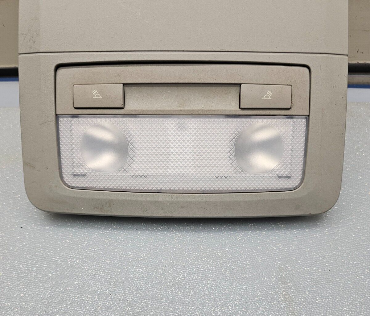 🔥11-12 Cruze Roof Front Overhead Console Dome Map Light Lamp Storage Light Gray