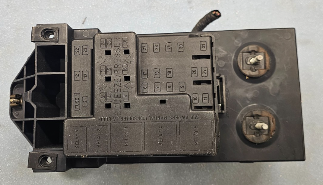 🔥97-98 Ford F150 Interior Fuse Box Junction Relay Block Itegrated Power Module