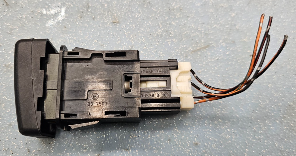 🔥04-09 Mazda3 Mazda 3 Hazard Warning Switch Emergency Flasher Light Assembly