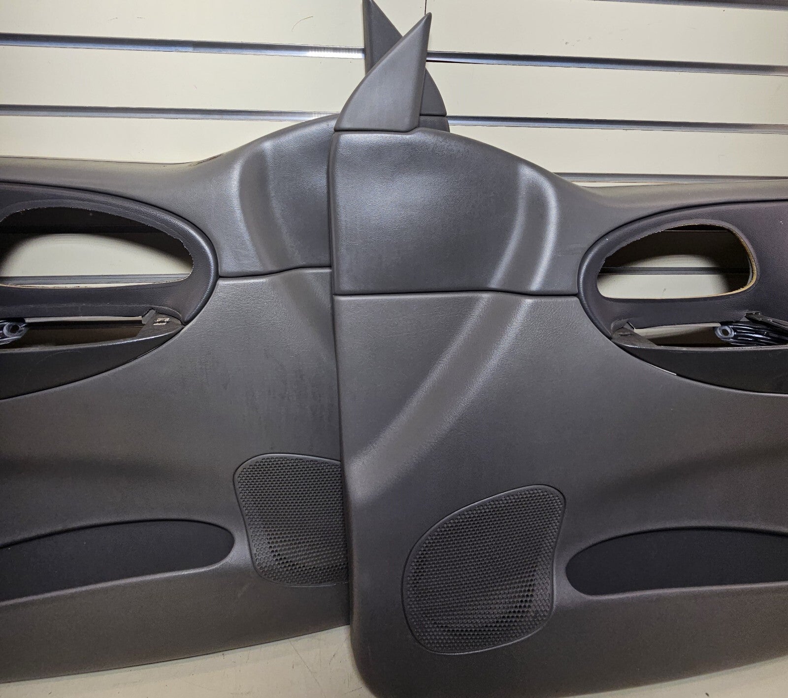 🔥02-09 CHEVY TRAILBLAZER Door Panel  Front LEFT&RIGHT Set2 armrest GRAY DK G D8