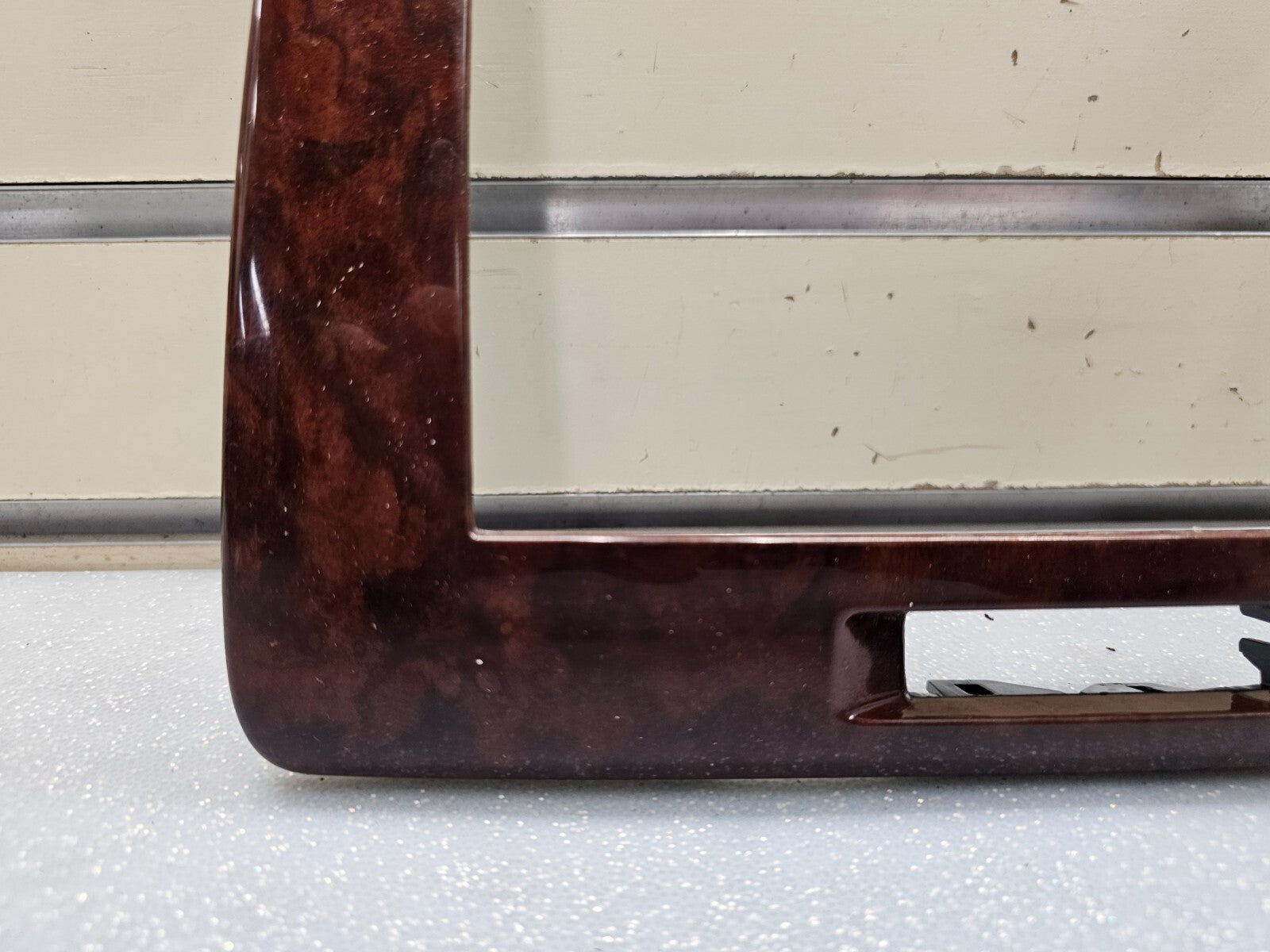 06-13 Chevy Impala Center Dash AM FM Radio Stereo Trim Panel Bezel Woodgrain OEM