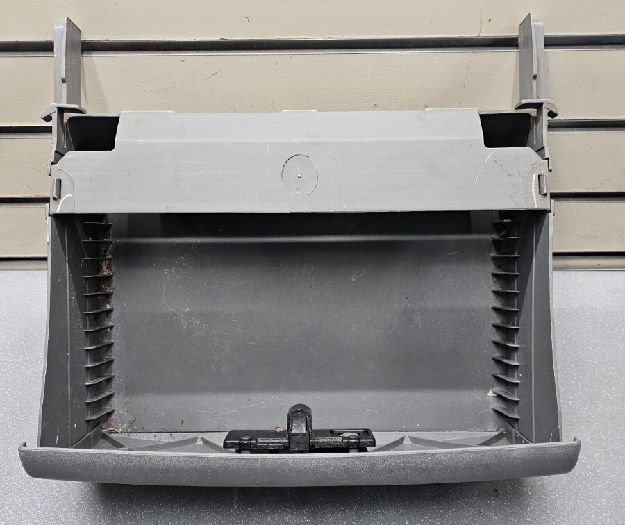 🔥01-07 CARAVAN TOWN COUNTRY DASH GLOVE BOX COMPARTMENT LID COVER ASSEMBLY GRAY