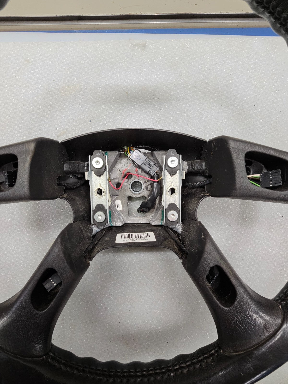 02-09 Trailblazer Envoy03-06 SILVERADO SIERRA YUKON STEERING WHEEL LEATHER BLACK