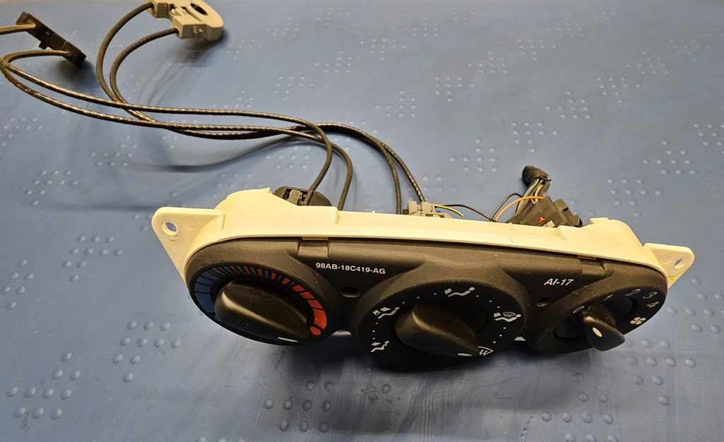 🔥00-07 Ford Focus Dash A/C Heater Climate Control Temperature Conditioner OEM