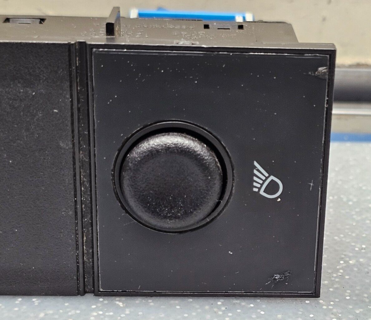 🔥03-06 Silverado SIERRA Left Driver Cargo Fog Lamp Light Button Switch Control