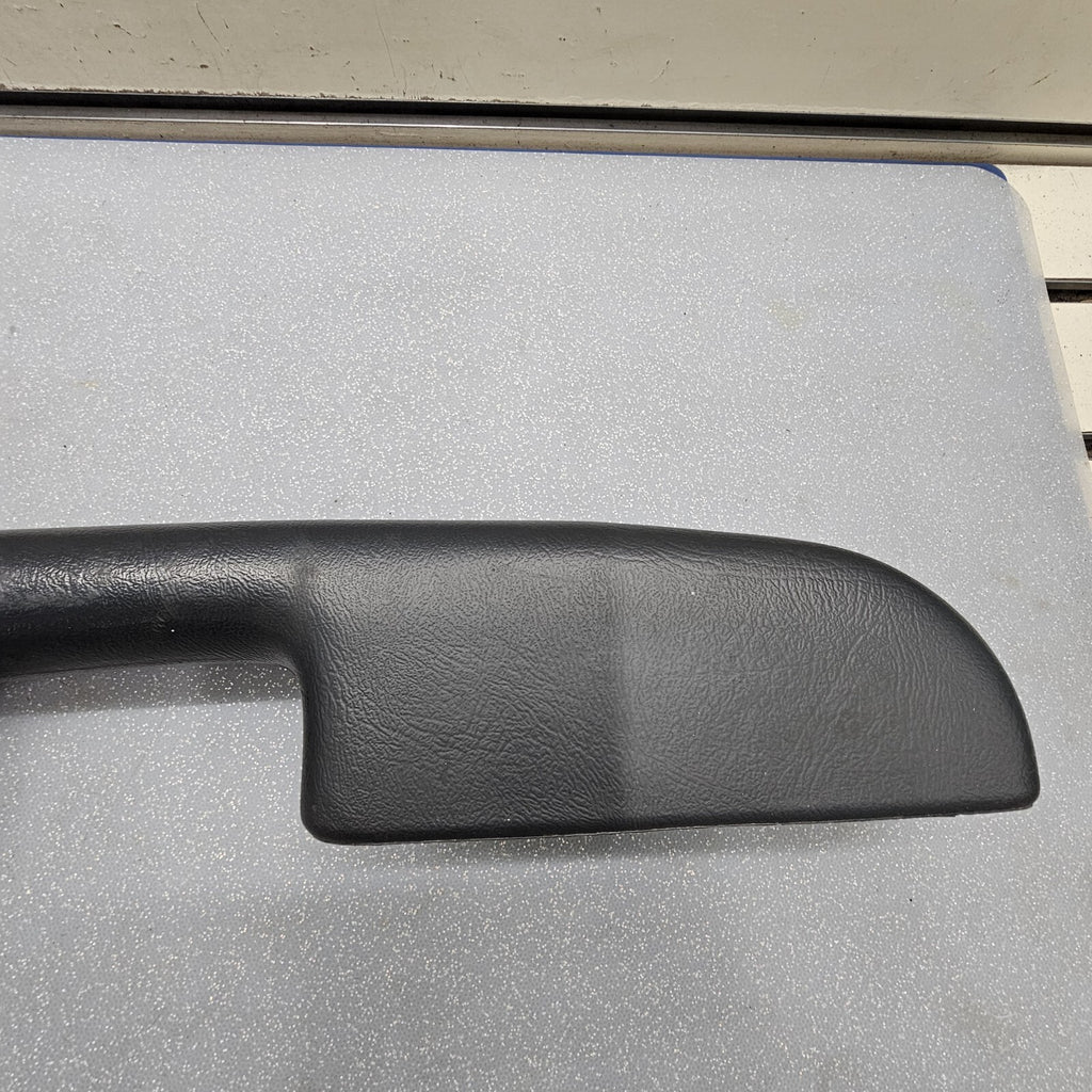 99-06 Chevy GMC Silverado Door Panel ARMREST Front RIGHT Handle GRAPHITE H3 MANU