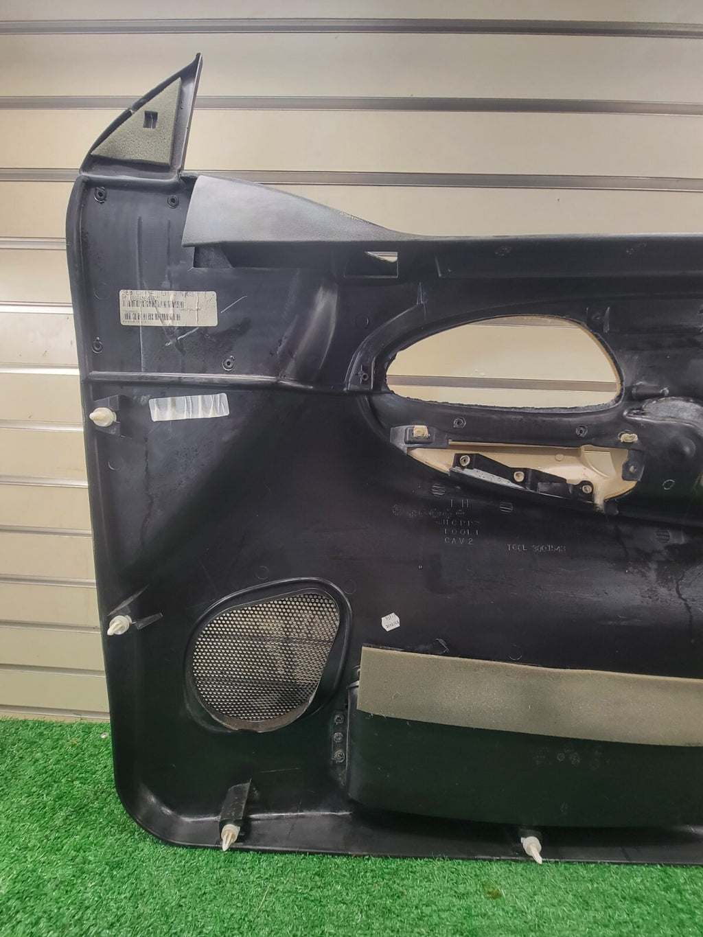 🔥2002-2009 CHEVY TRAILBLAZER Door Panel  Front LEFT DRIVER armrest BLACK/TAN D8